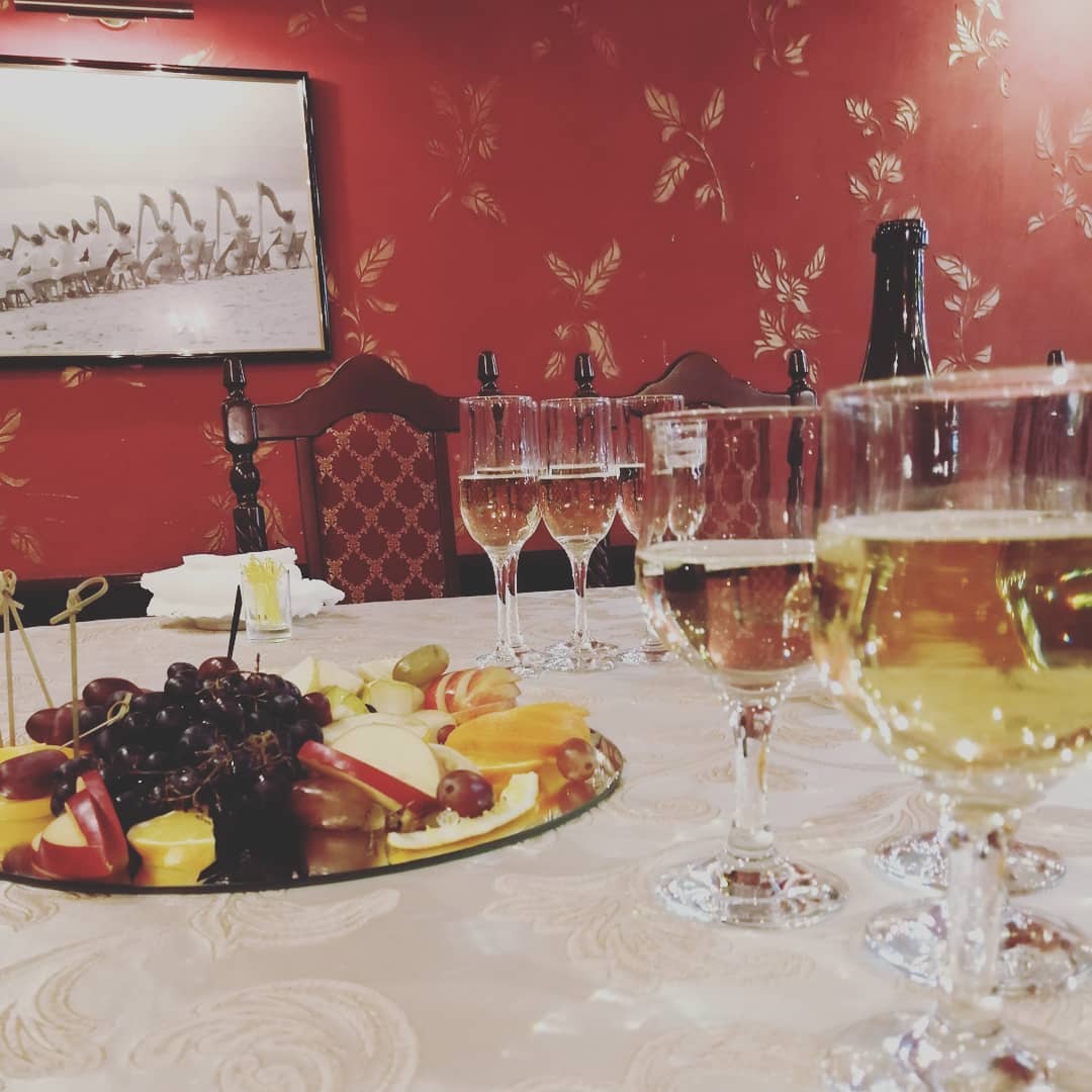 Сегодня работаем на свадьбе прекрасной пары Василия и Анастасии. 
Ресторан Остап Бендер, фуршет для… 