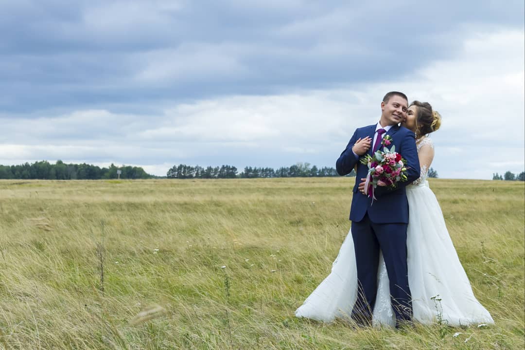 Свадьба счастливой пары! Дмитрий и Руфина 31.08.2019.
Последним днем лета были рады запечатлить важный день двух влюблённых. Природа, красота и счастье - вот что нужно для хороших снимков!
От