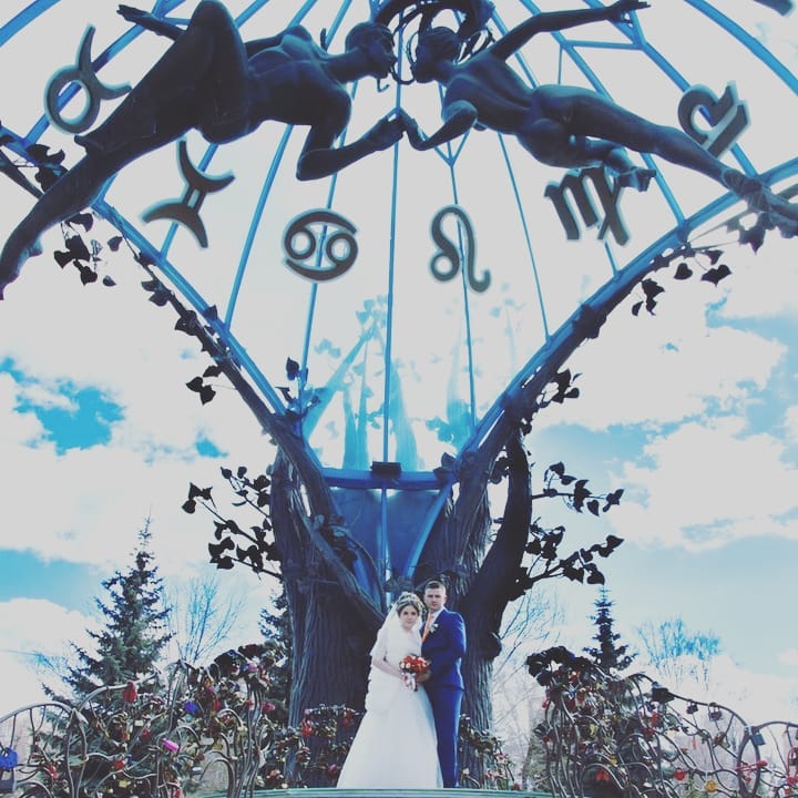 Сфера любви в Челябинске. Популярное ли место для свадебных фотосессий? Мы скажем - да! Многим кажется, что уже большинство молодожён не выбирают эту достопримечательность в качестве места дл